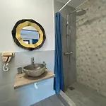 Sea Side & בית הארחה 4*